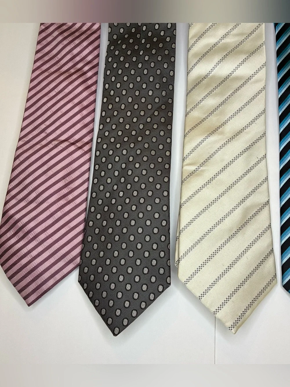 7- BCBG 100% Silk Men’s Neckties 3 MAXAZRIA & 4 ATTITUDE good condition 58”-61”